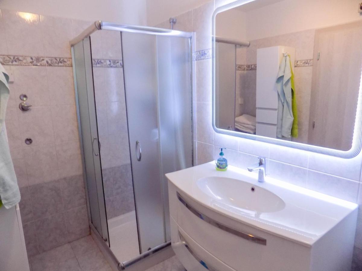 Oriella Apartmans And Room Novigrad  Екстер'єр фото
