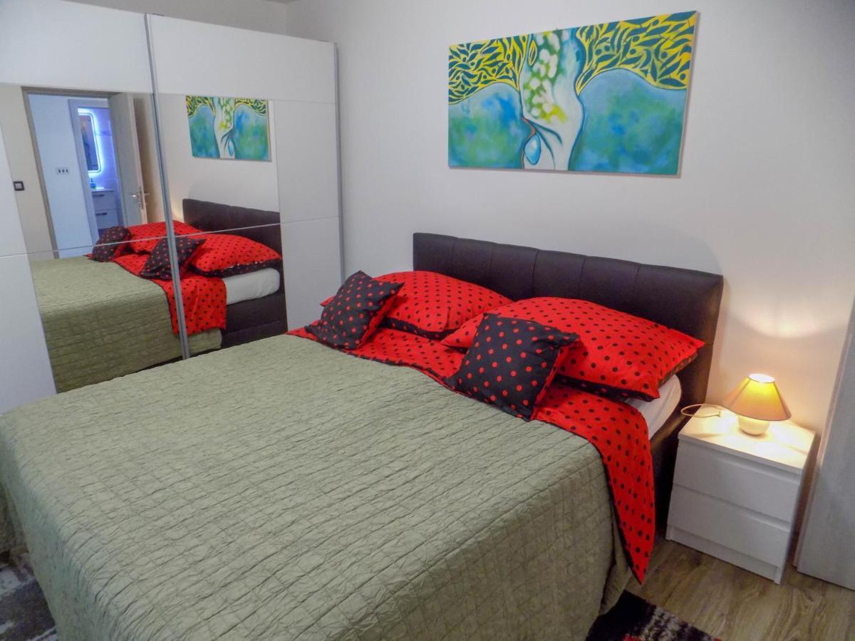 Oriella Apartmans And Room Novigrad  Екстер'єр фото